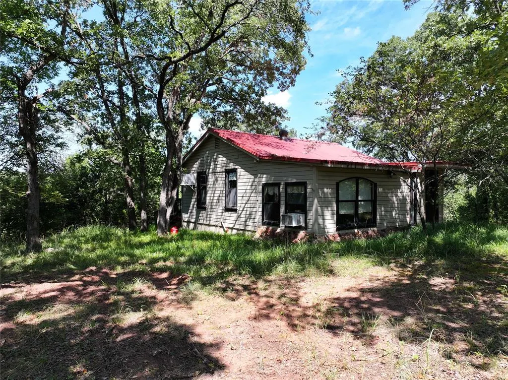 Photo 2 — 22921 N Triple X Road, Luther, OK 73054