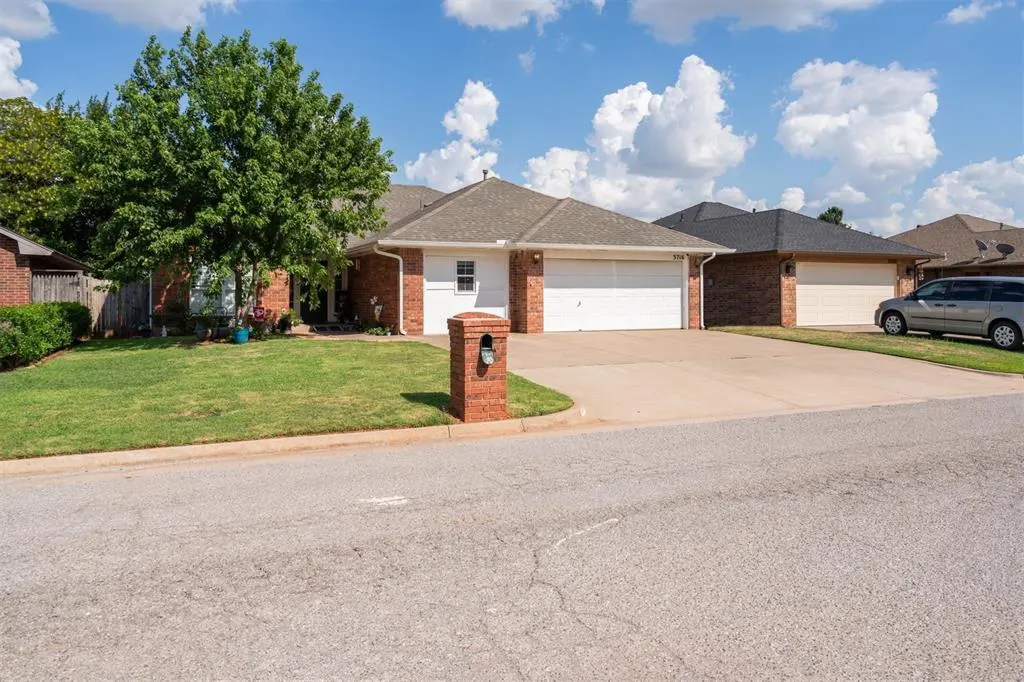 Photo 2 — 3716 Windrun Place, Oklahoma City, OK 73179