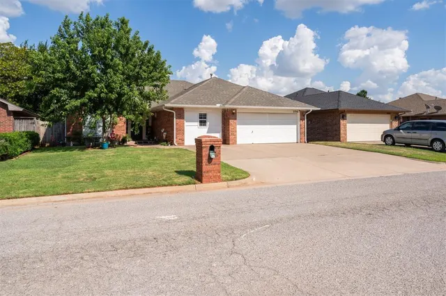 Photo 2 — 3716 Windrun Place, Oklahoma City, OK 73179