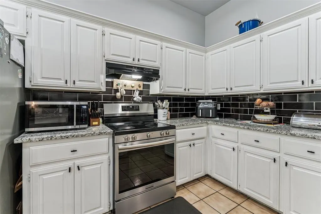 Photo 10 — 3716 Windrun Place, Oklahoma City, OK 73179