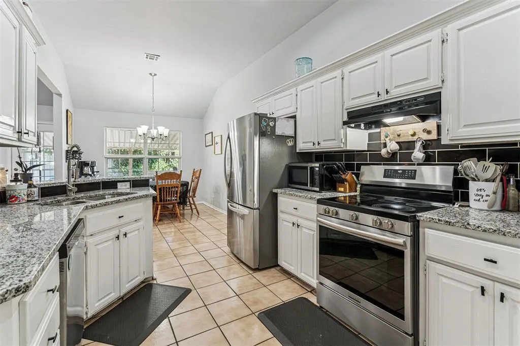 Photo 13 — 3716 Windrun Place, Oklahoma City, OK 73179