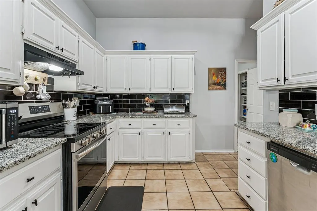 Photo 14 — 3716 Windrun Place, Oklahoma City, OK 73179