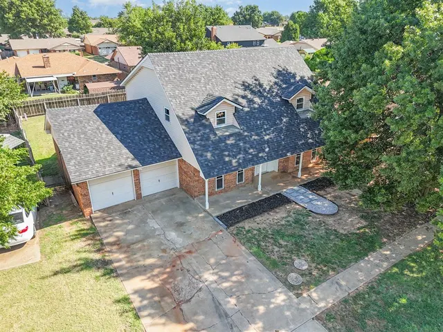 Photo 2 — 1041 SW 97th Street, Oklahoma City, OK 73139