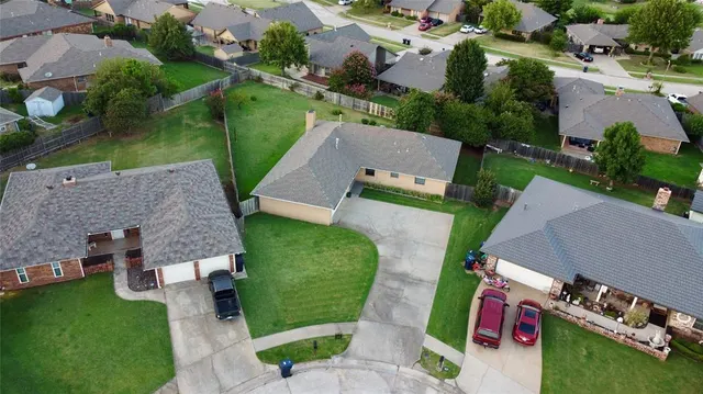 Photo 2 — 1405 Lincolnshire Road, Oklahoma City, OK 73159