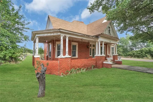 Photo 2 — 500 Horizon Drive, Altus, OK 73521