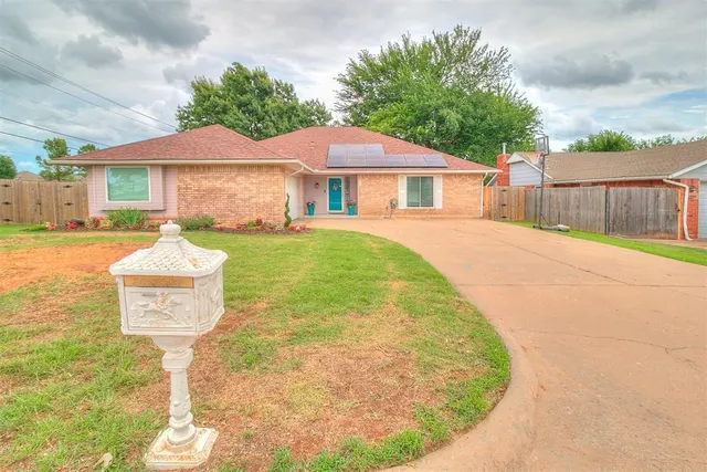 Photo 3 — 100 Three Oaks Drive, Midwest City, OK 73130