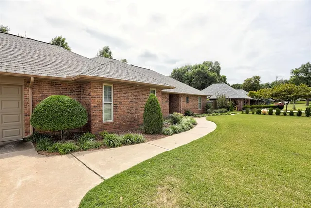 Photo 3 — 7112 NW 32nd Street, Bethany, OK 73008