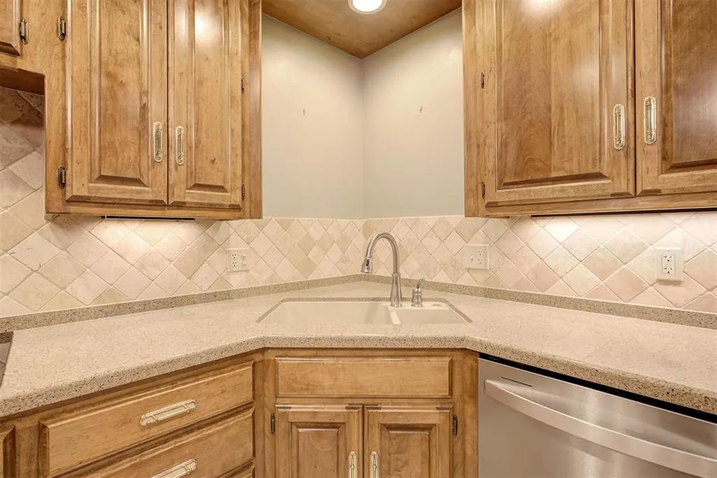 Photo 12 — 7112 NW 32nd Street, Bethany, OK 73008
