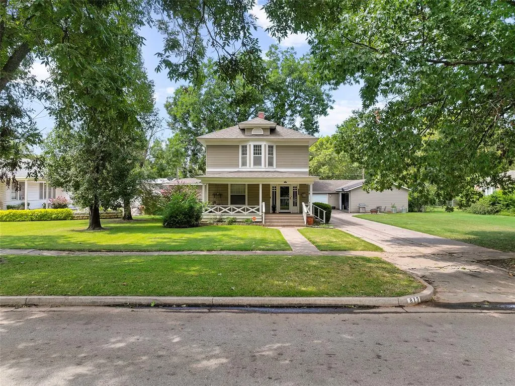 Front exterior — 813 N Willow Street, Pauls Valley, OK 73075
