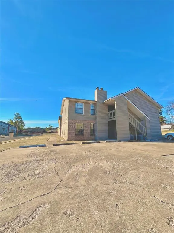 Front exterior — 233 Chalmette Drive C, Norman, OK 73071