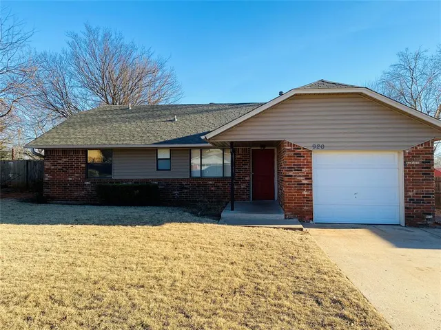 Front exterior — 920 Mockingbird Lane, Purcell, OK 73080