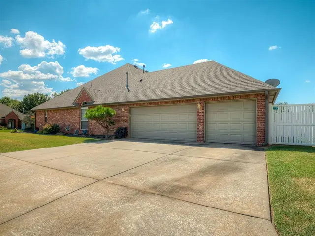Photo 5 — 1514 Pecan Crossing Drive, Shawnee, OK 74804