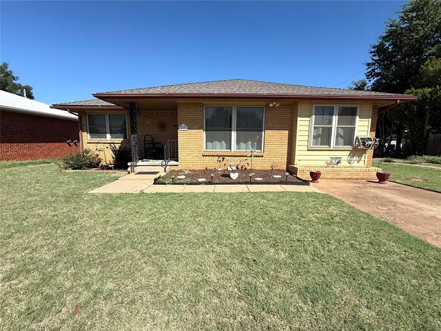 Photo 2 — 602 W OKLAHOMA Avenue, Kingfisher, OK 73750