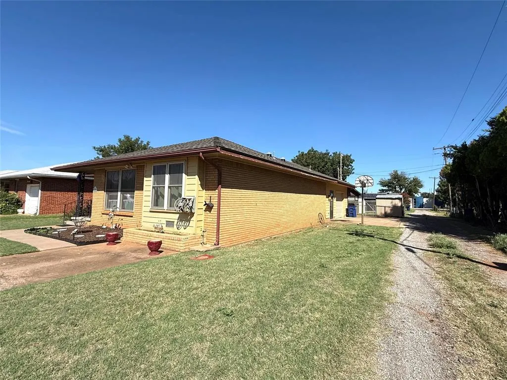 Photo 5 — 602 W OKLAHOMA Avenue, Kingfisher, OK 73750