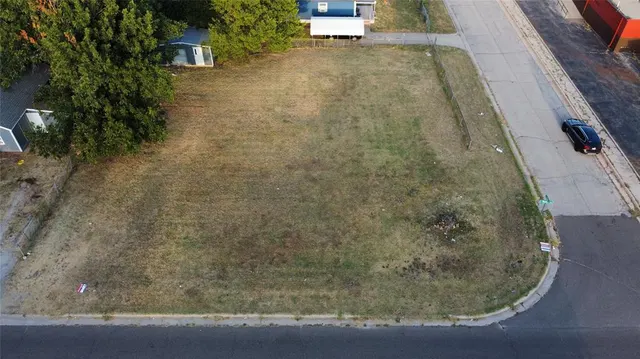 Photo 2 — 4316 S Youngs Boulevard, Oklahoma City, OK 73119