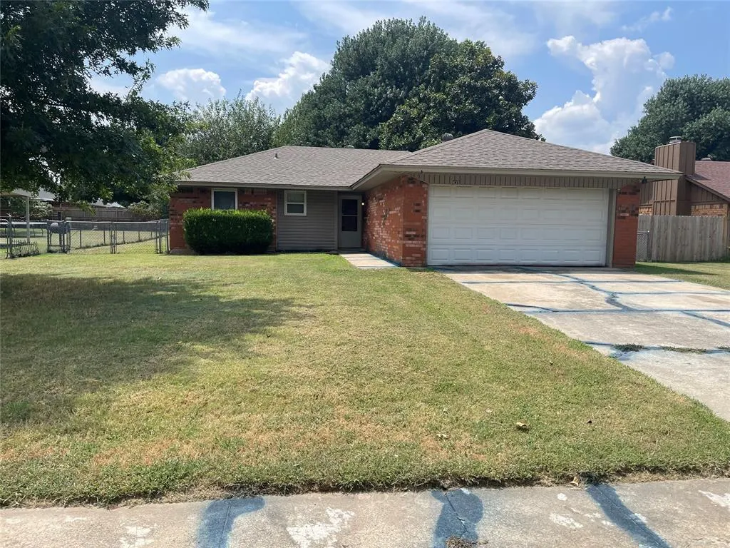 Photo 2 — 435 Crooked Oak Drive, Harrah, OK 73045