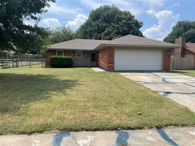 Photo 2 — 435 Crooked Oak Drive, Harrah, OK 73045