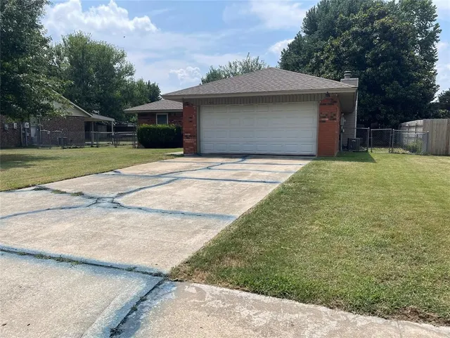 Photo 3 — 435 Crooked Oak Drive, Harrah, OK 73045