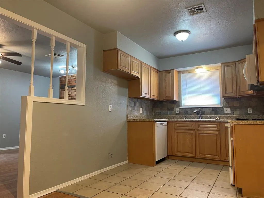 Photo 11 — 435 Crooked Oak Drive, Harrah, OK 73045