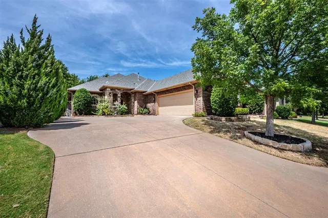 Photo 2 — 12813 Jasmine Lane, Oklahoma City, OK 73142