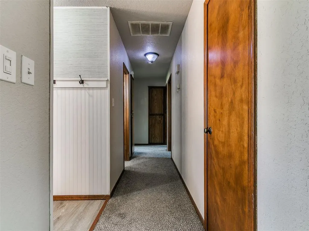 Photo 10 — 10215 Hillcrest Drive, Oklahoma City, OK 73159