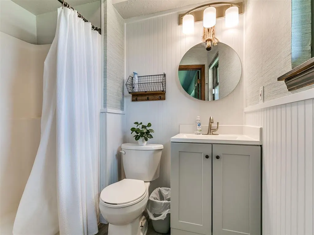 Photo 15 — 10215 Hillcrest Drive, Oklahoma City, OK 73159