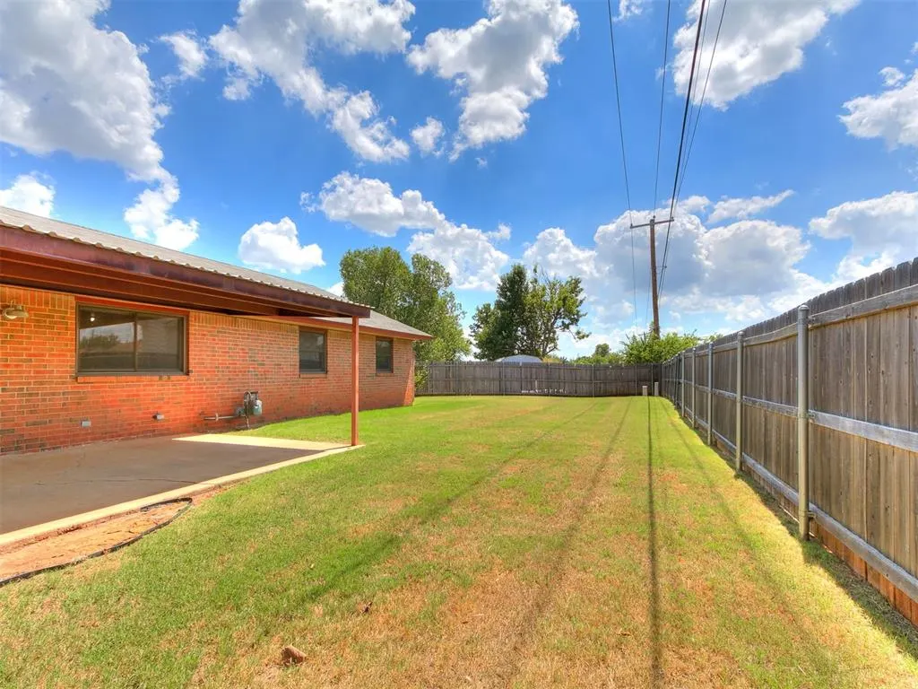Photo 20 — 10215 Hillcrest Drive, Oklahoma City, OK 73159