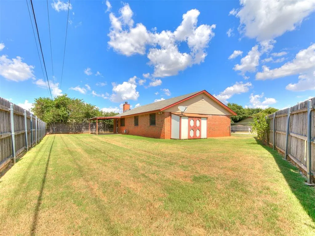 Photo 21 — 10215 Hillcrest Drive, Oklahoma City, OK 73159