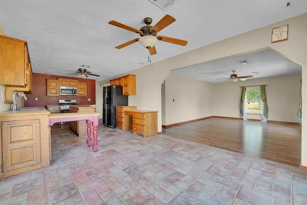 Photo 13 — 1816 S Highway 66, Sayre, OK 73662