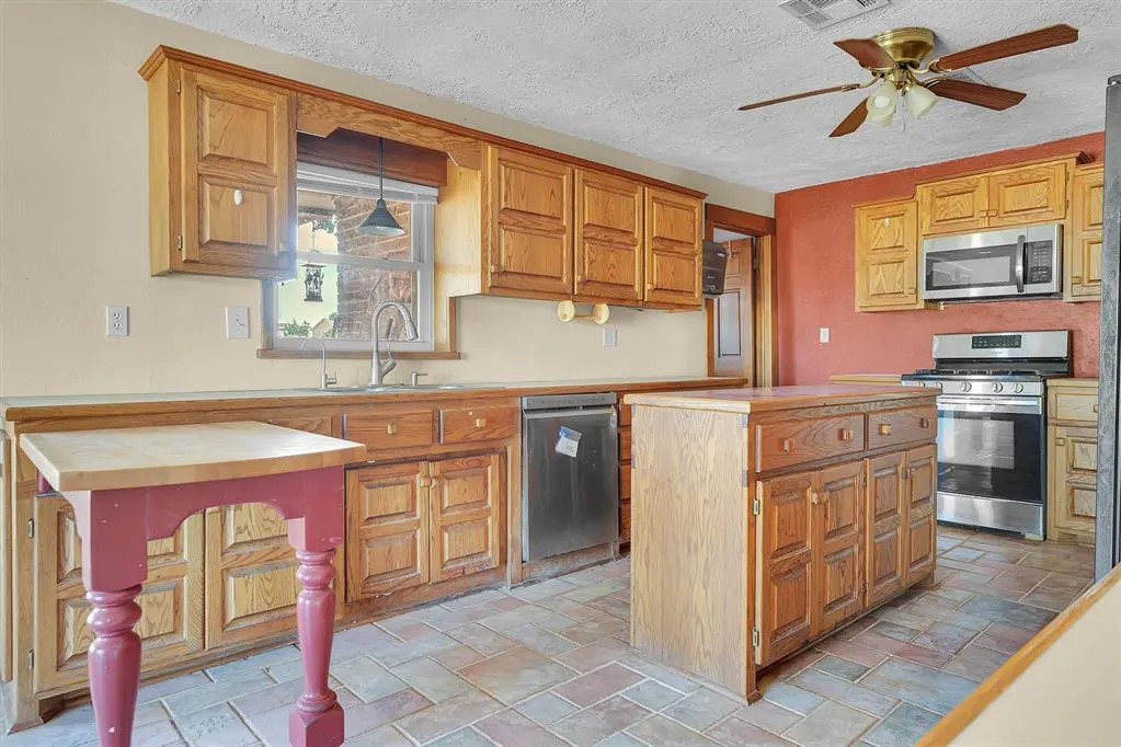 Photo 15 — 1816 S Highway 66, Sayre, OK 73662