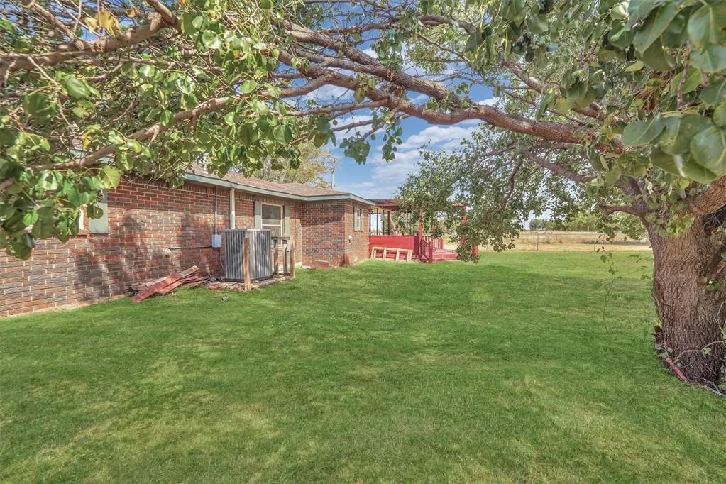 Photo 38 — 1816 S Highway 66, Sayre, OK 73662