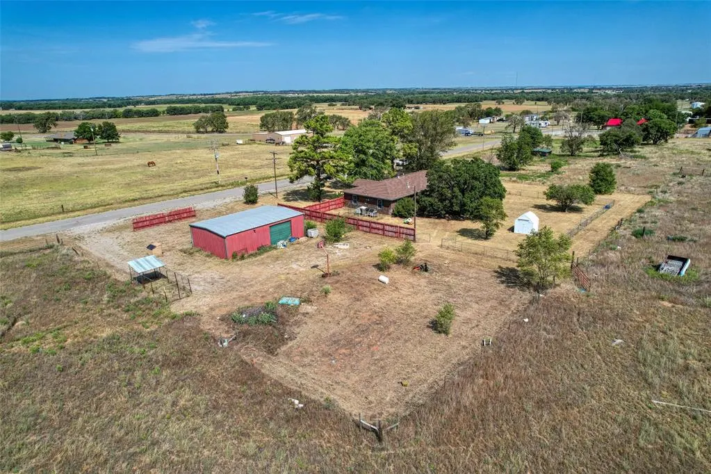 Photo 46 — 1816 S Highway 66, Sayre, OK 73662
