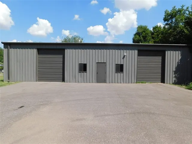 Front exterior — 1301 E Foreman Road, El Reno, OK 73036