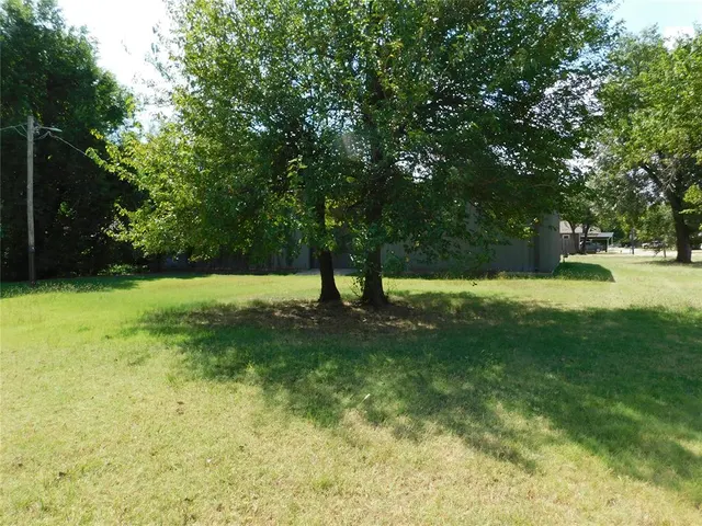Photo 2 — 1301 E Foreman Road, El Reno, OK 73036