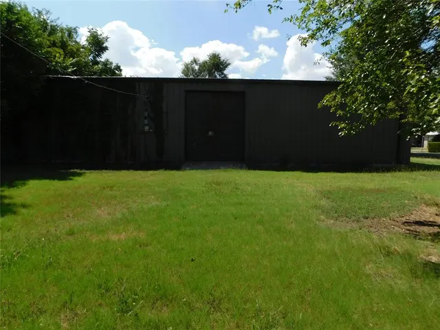 Photo 3 — 1301 E Foreman Road, El Reno, OK 73036