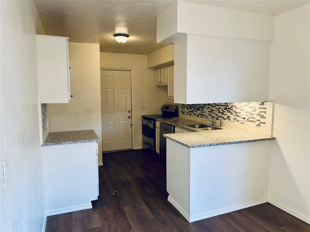 Photo 2 — 8727 Saint George Way, Midwest City, OK 73110