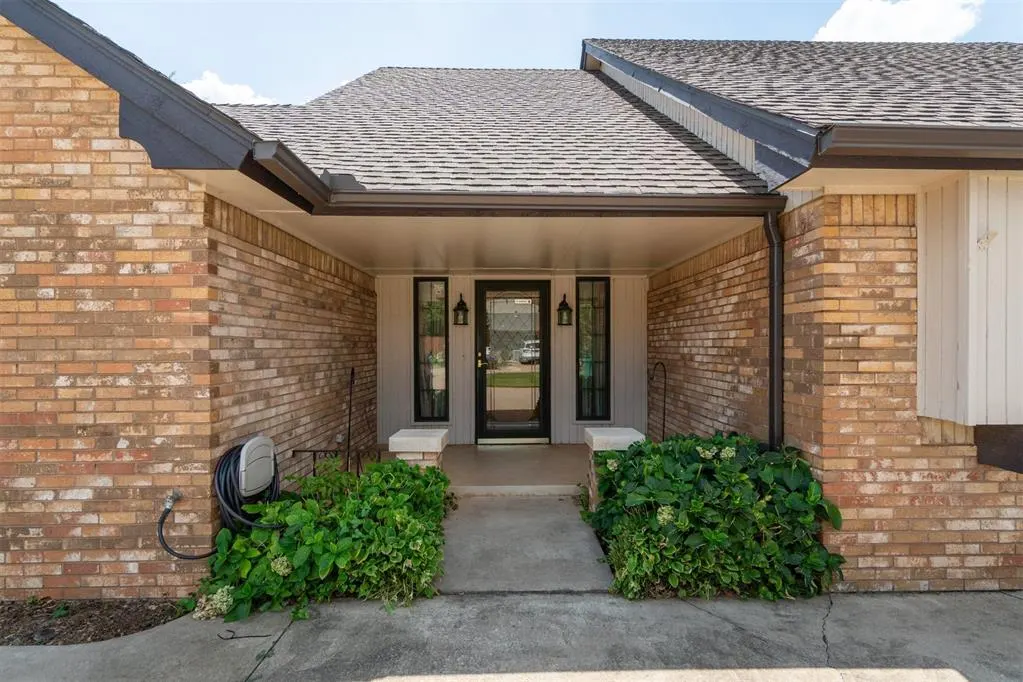 Photo 2 — 1324 Hill Cross Court, Oklahoma City, OK 73159