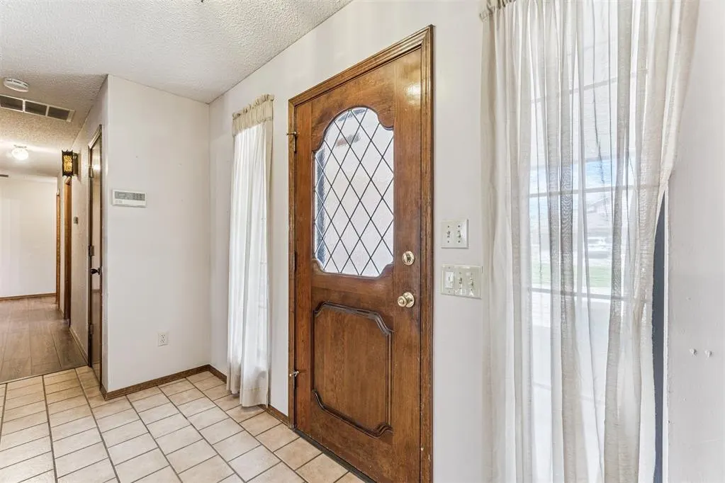 Photo 3 — 1324 Hill Cross Court, Oklahoma City, OK 73159