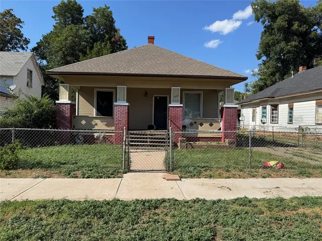 Photo 2 — 1825 NW 7th Street, Oklahoma City, OK 73106