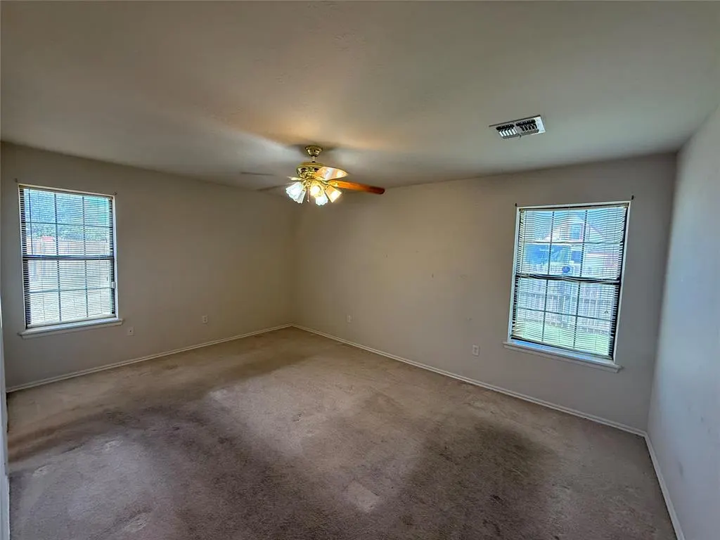 Photo 5 — 1628 SE HILLCREST Avenue, Lawton, OK 73501