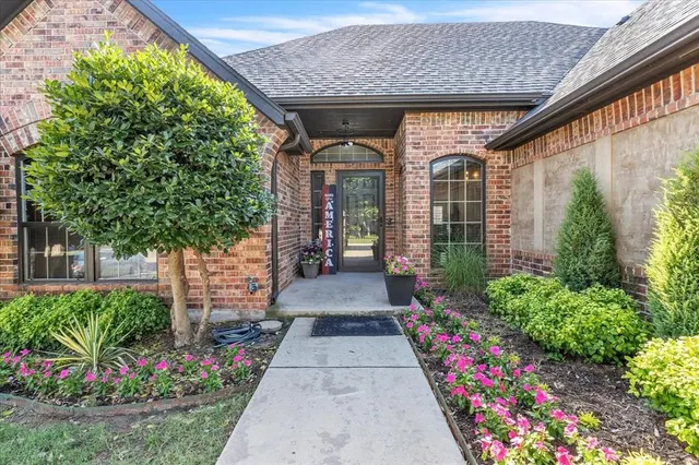 Photo 4 — 11913 Gwendolyn Lane, Oklahoma City, OK 73131