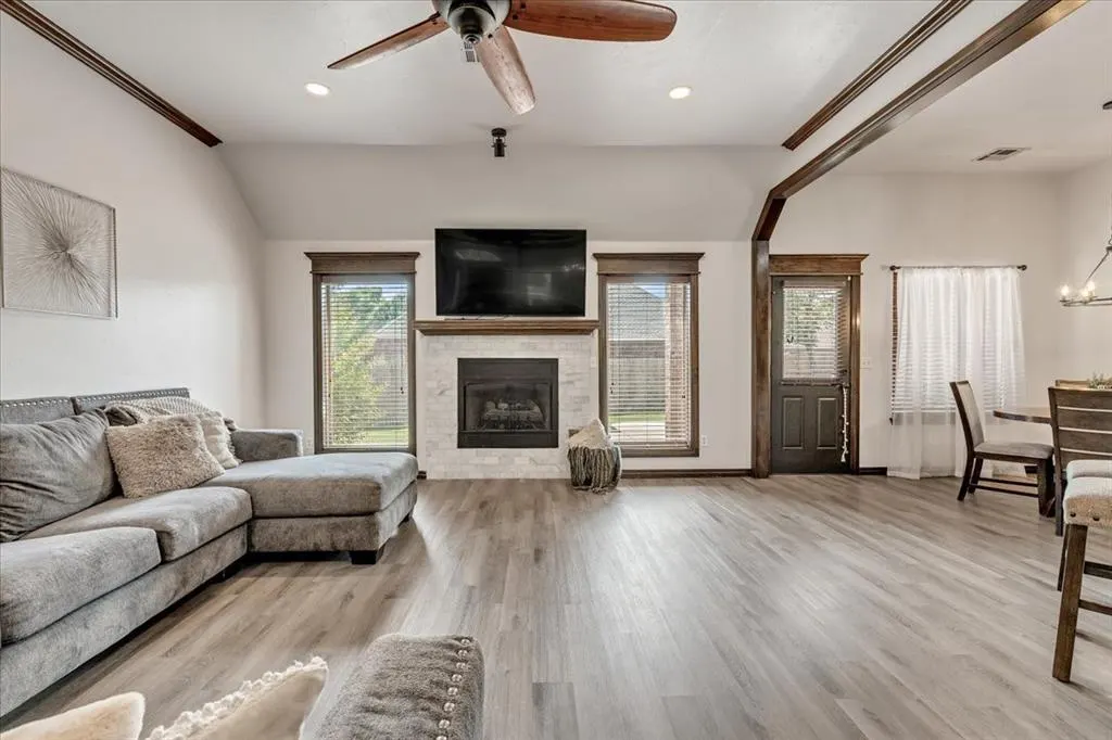 Photo 7 — 11913 Gwendolyn Lane, Oklahoma City, OK 73131