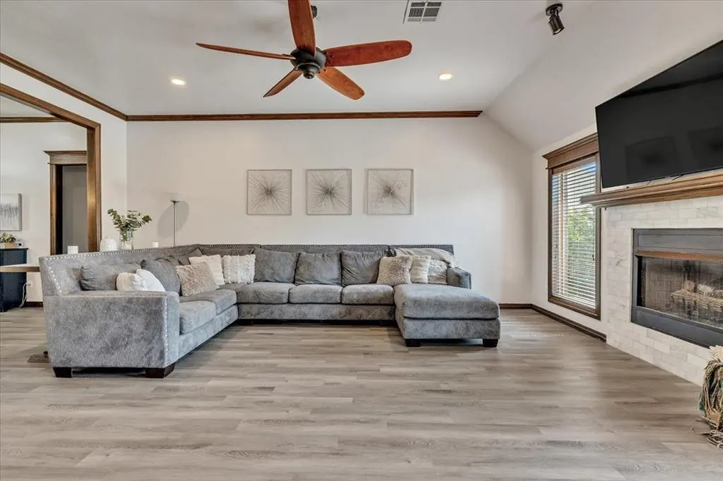 Photo 8 — 11913 Gwendolyn Lane, Oklahoma City, OK 73131