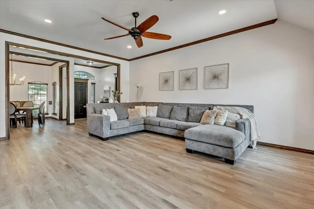 Photo 9 — 11913 Gwendolyn Lane, Oklahoma City, OK 73131
