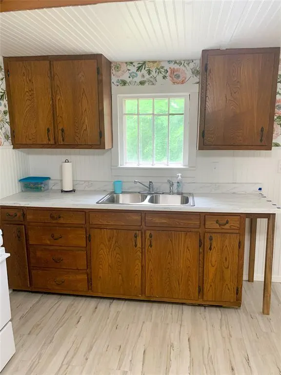 Photo 3 — 303 W Conklin Avenue, Sparks, OK 74869