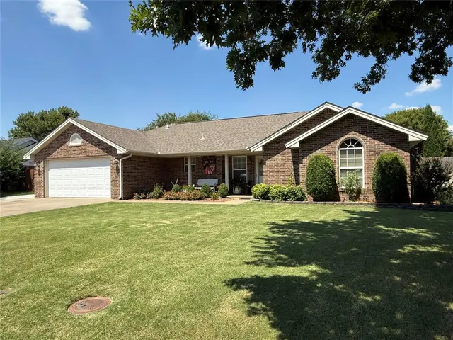 Photo 2 — 2211 Berry, Weatherford, OK 73096