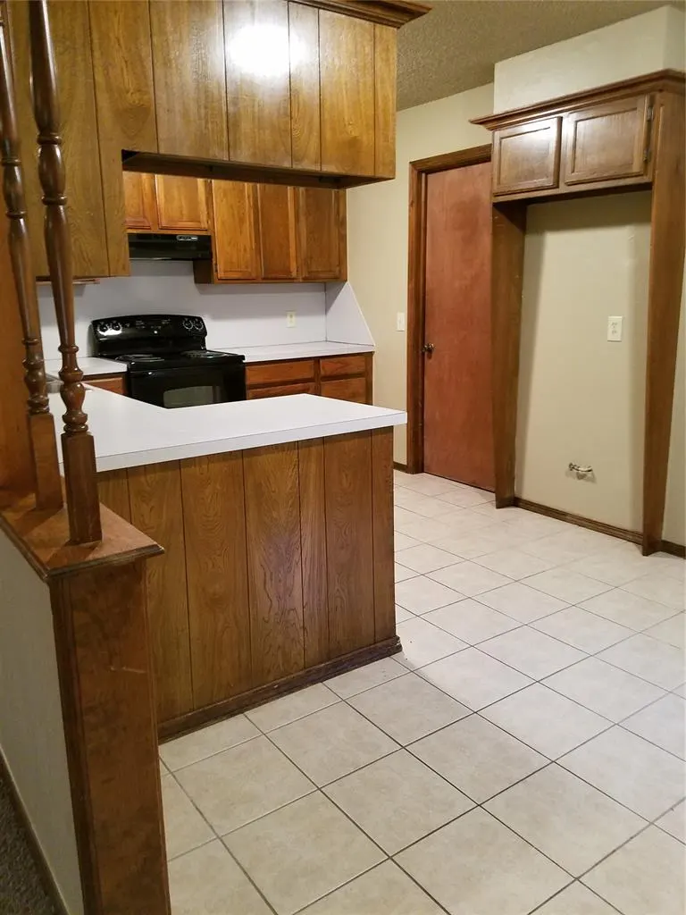 Photo 5 — 10313 Elk Canyon Road, Oklahoma City, OK 73162