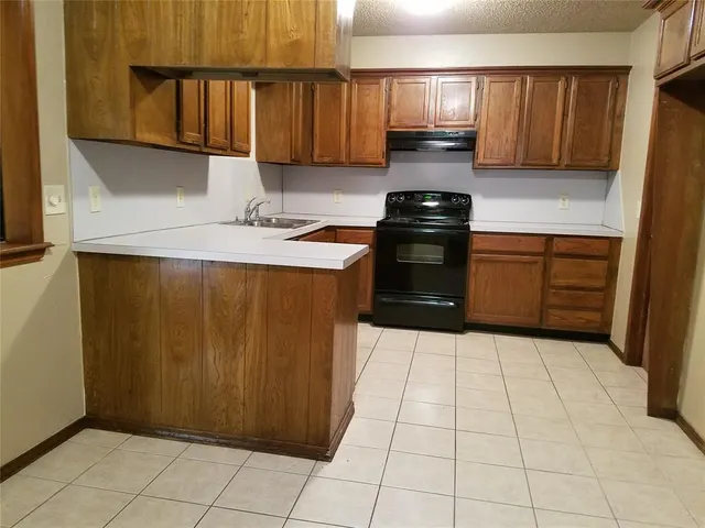 Photo 7 — 10313 Elk Canyon Road, Oklahoma City, OK 73162