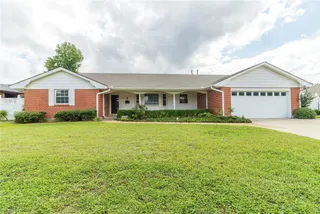 Sold home at 104 E Ridgewood Drive