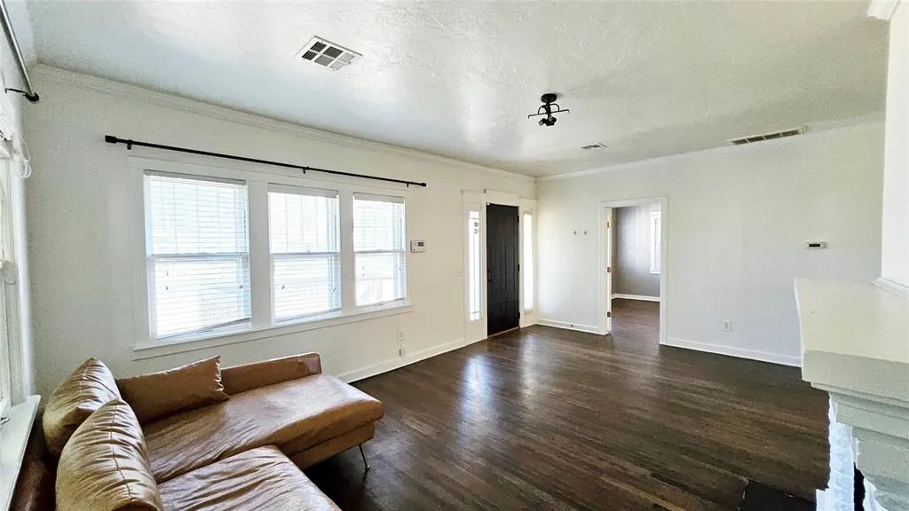 Photo 7 — 704 NW 34th Street, Oklahoma City, OK 73118